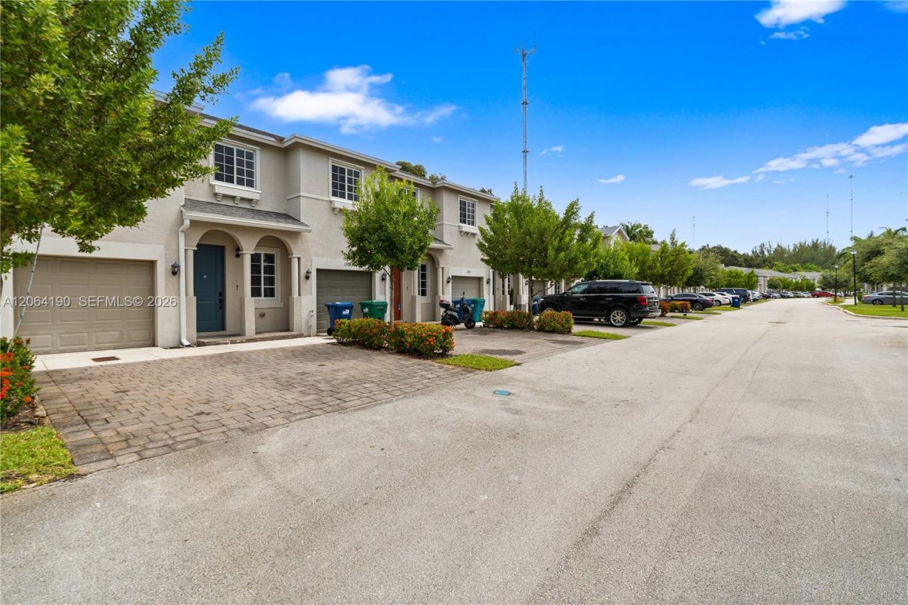 1385 NW 208th Ter, Unit 1385, Miami Gardens, FL 33169 Photo