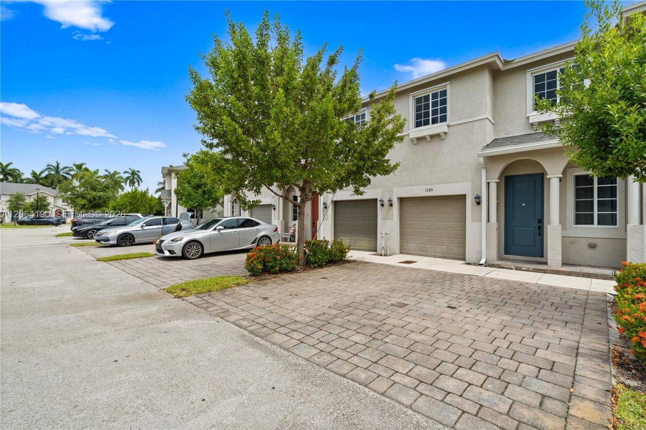 1385 NW 208th Ter, Unit 1385, Miami Gardens, FL 33169 Photo