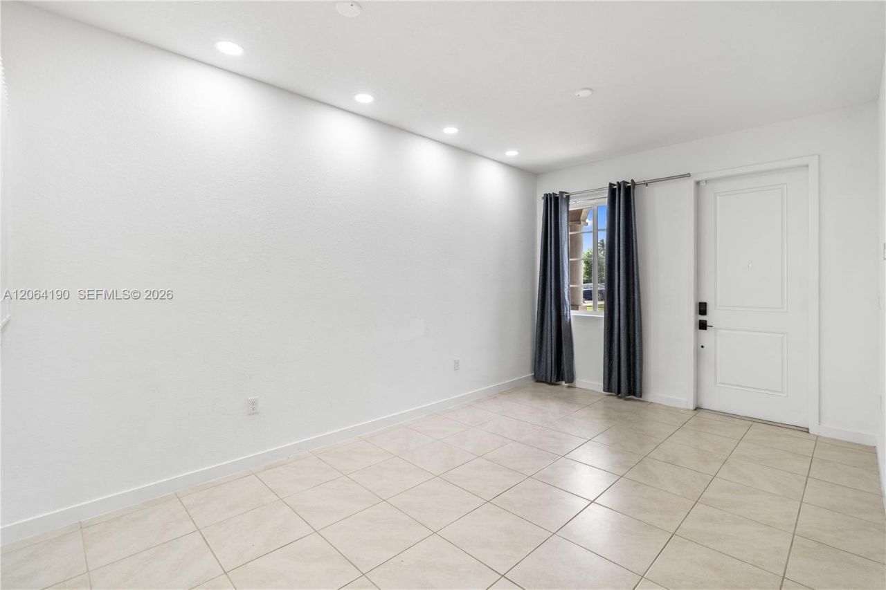 1385 NW 208th Ter, Unit 1385, Miami Gardens, FL 33169 Photo