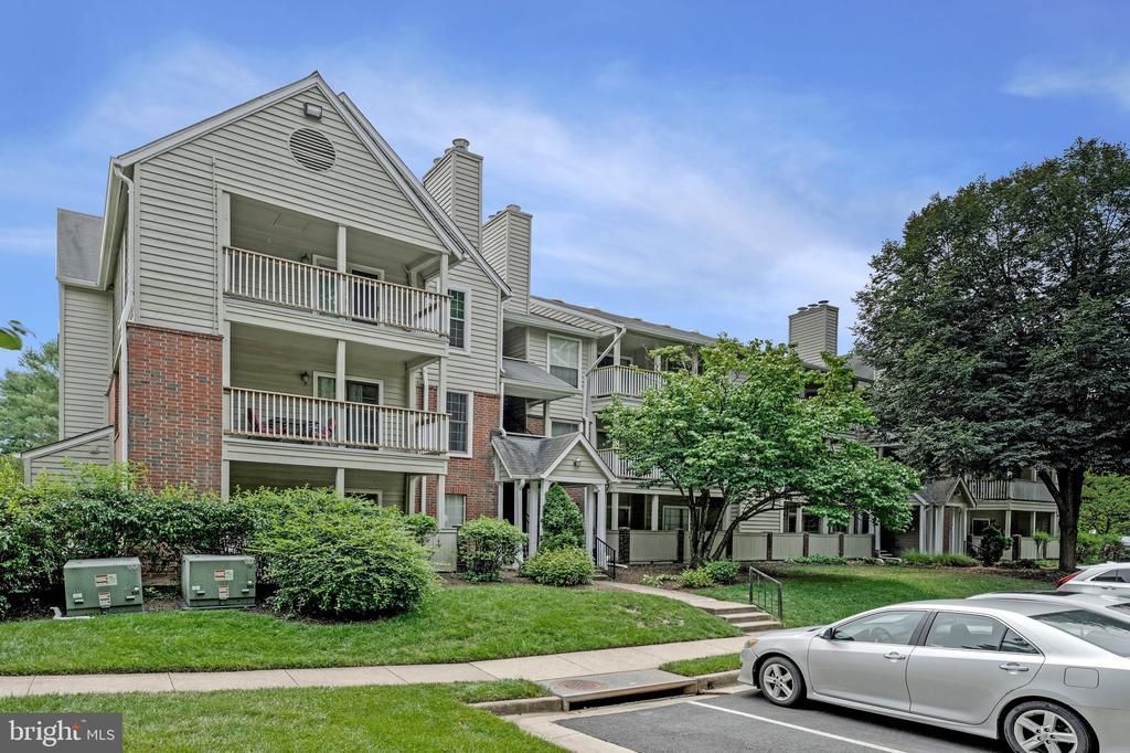 12165 Penderview Terrace, Unit 1028, Fairfax, VA 22033 Main Photo