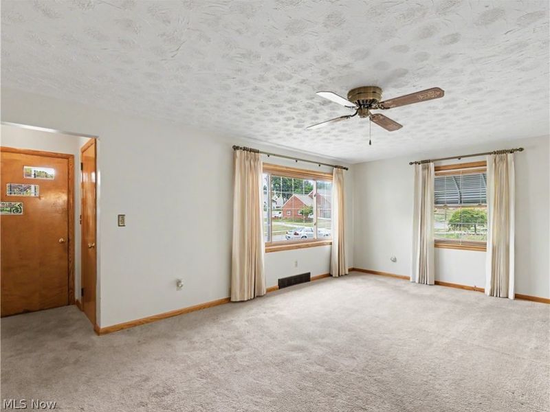 186 E Woodsdale Avenue , Akron, OH 44301 Photo 6