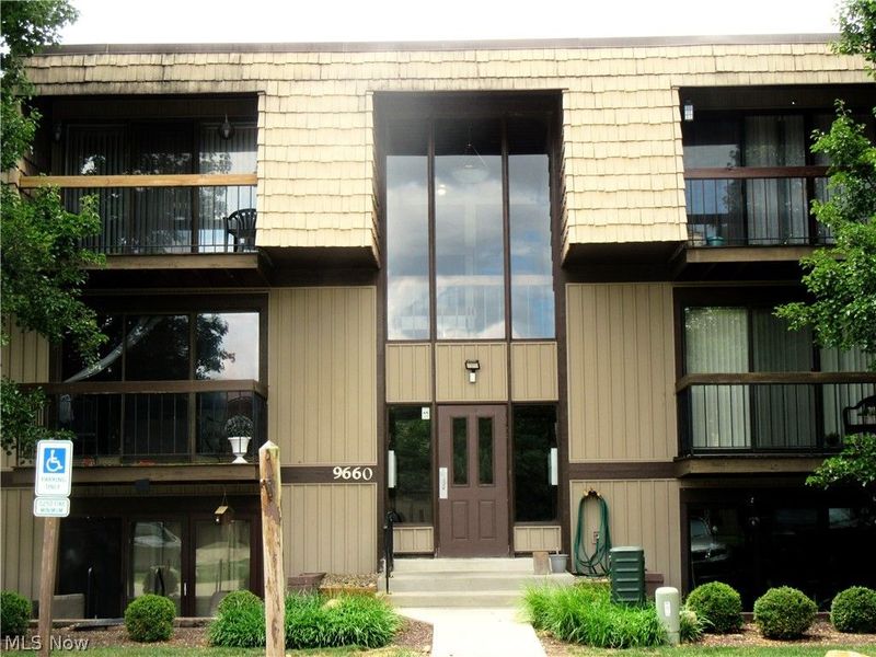 9660 Cove Drive , Unit F19, North Royalton, OH 44133 Photo 1