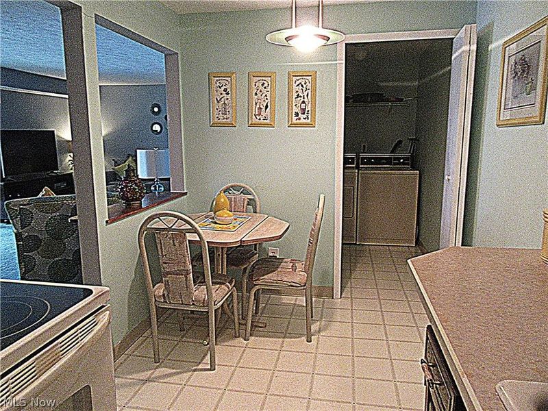 9660 Cove Drive , Unit F19, North Royalton, OH 44133 Photo 10