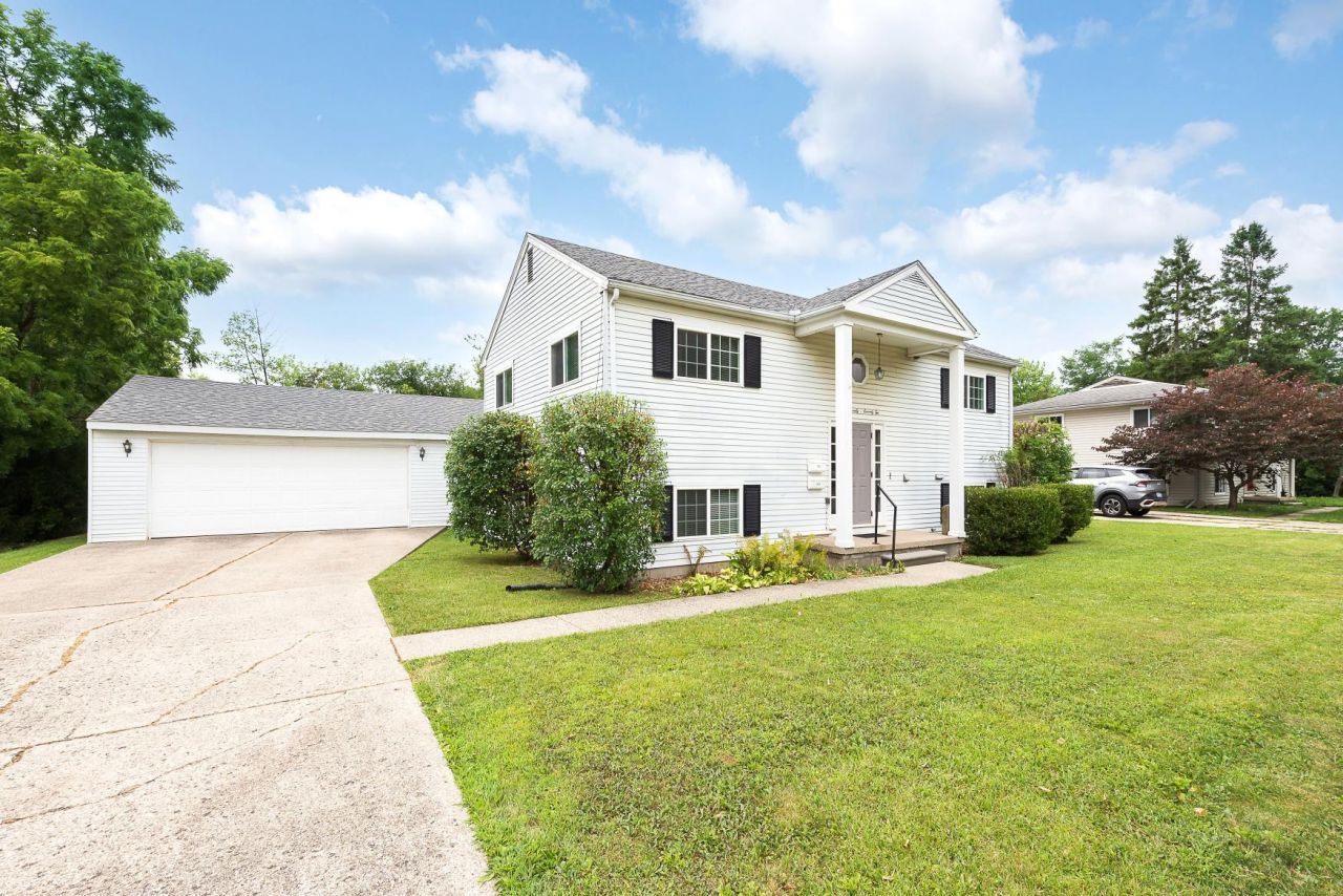 1670 Tudor Drive, Ann Arbor, MI 48103 Main Photo