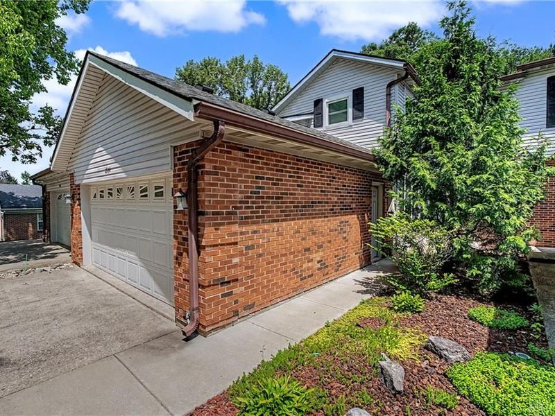 2542 Valais Court, Sugarcreek Township, OH 45458 Photo 3