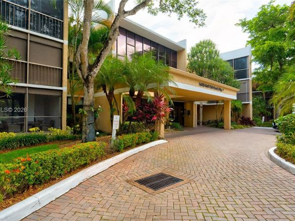 16325 Golf Club Rd , Unit 101, Weston, FL 33326