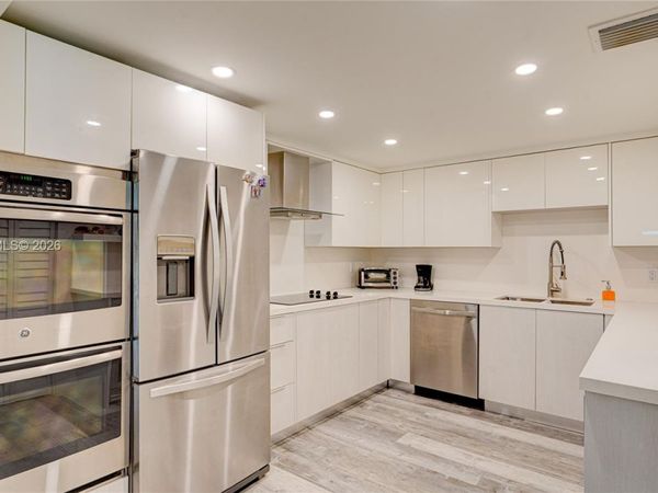 16325 Golf Club Rd , Unit 101, Weston, FL 33326