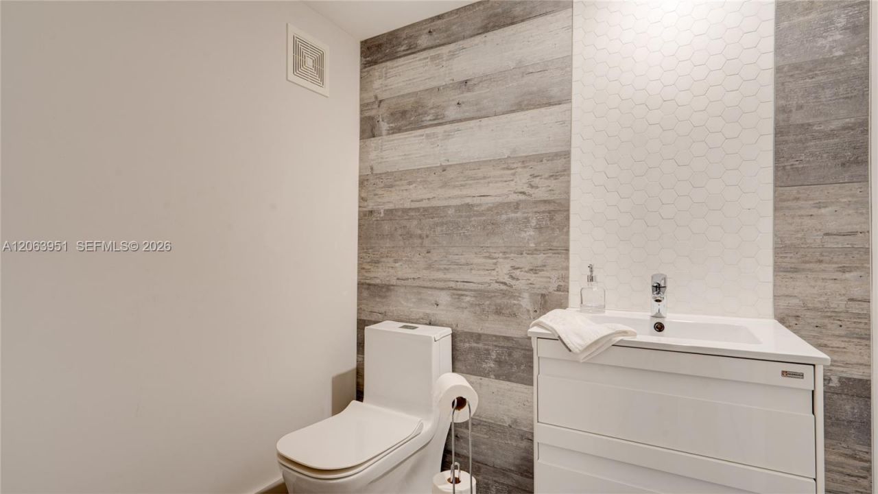 16325 Golf Club Rd , Unit 101, Weston, FL 33326 Photo