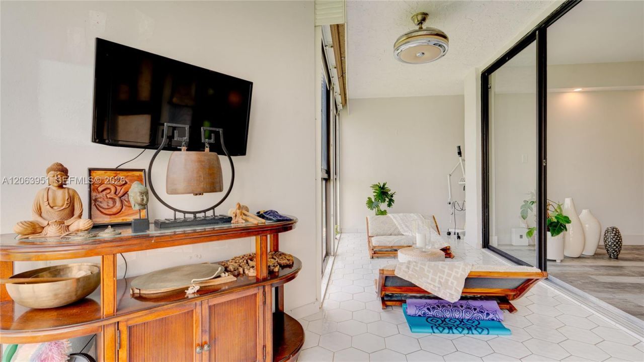 16325 Golf Club Rd , Unit 101, Weston, FL 33326 Photo