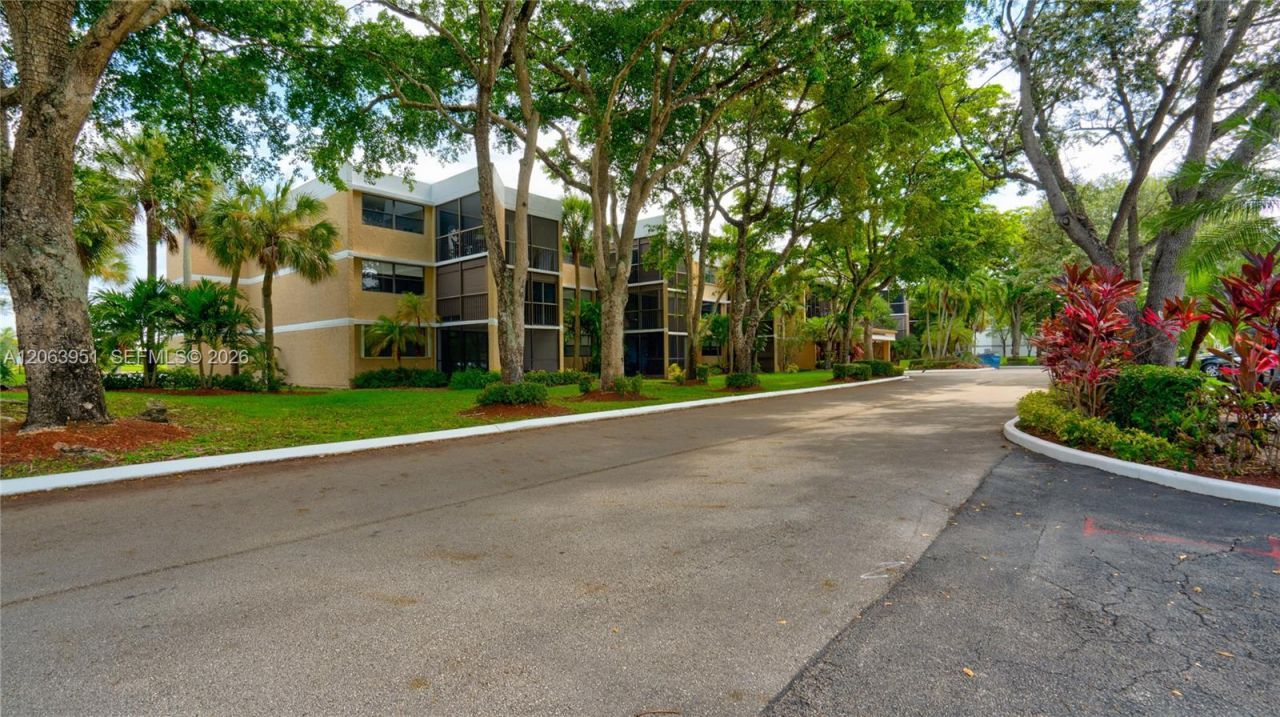 16325 Golf Club Rd , Unit 101, Weston, FL 33326 Photo