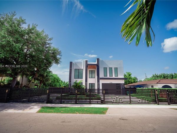 9330 SW 34th St , Miami, FL 33165