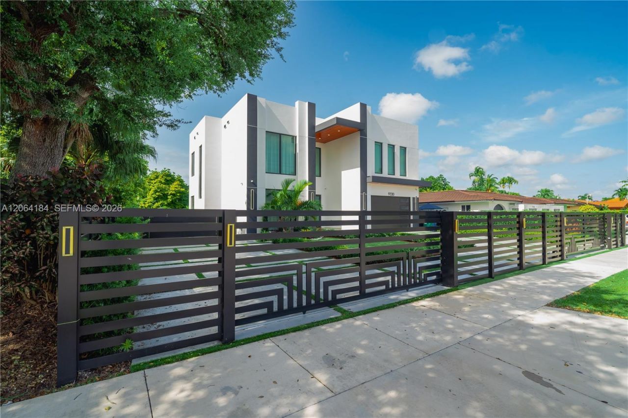 9330 SW 34th St, Miami, FL 33165 Photo