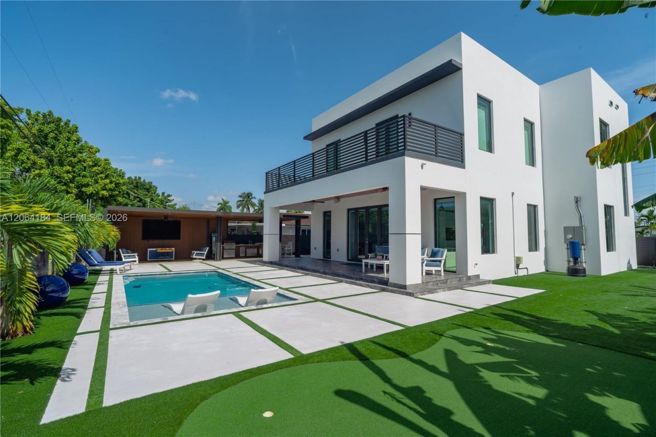 9330 SW 34th St, Miami, FL 33165 Photo