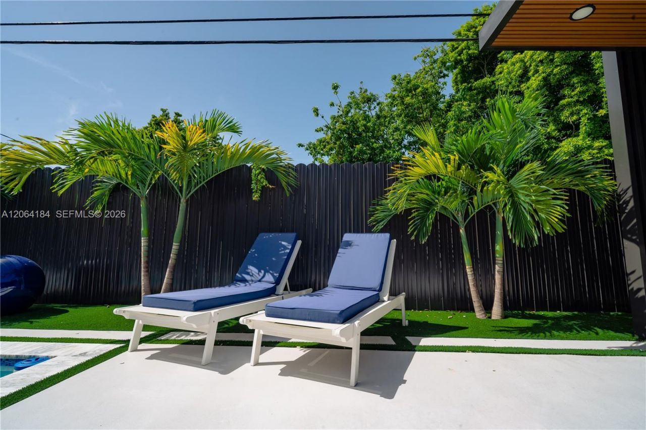 9330 SW 34th St, Miami, FL 33165 Photo