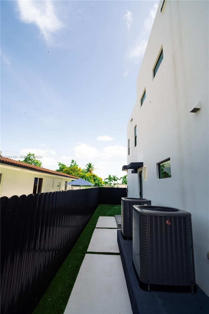 9330 SW 34th St, Miami, FL 33165 Photo