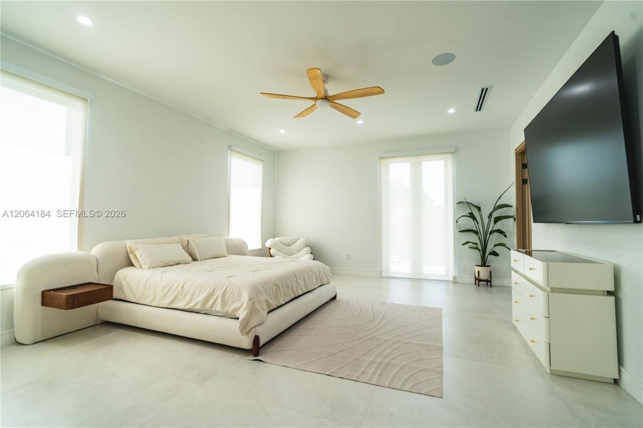 9330 SW 34th St, Miami, FL 33165 Photo
