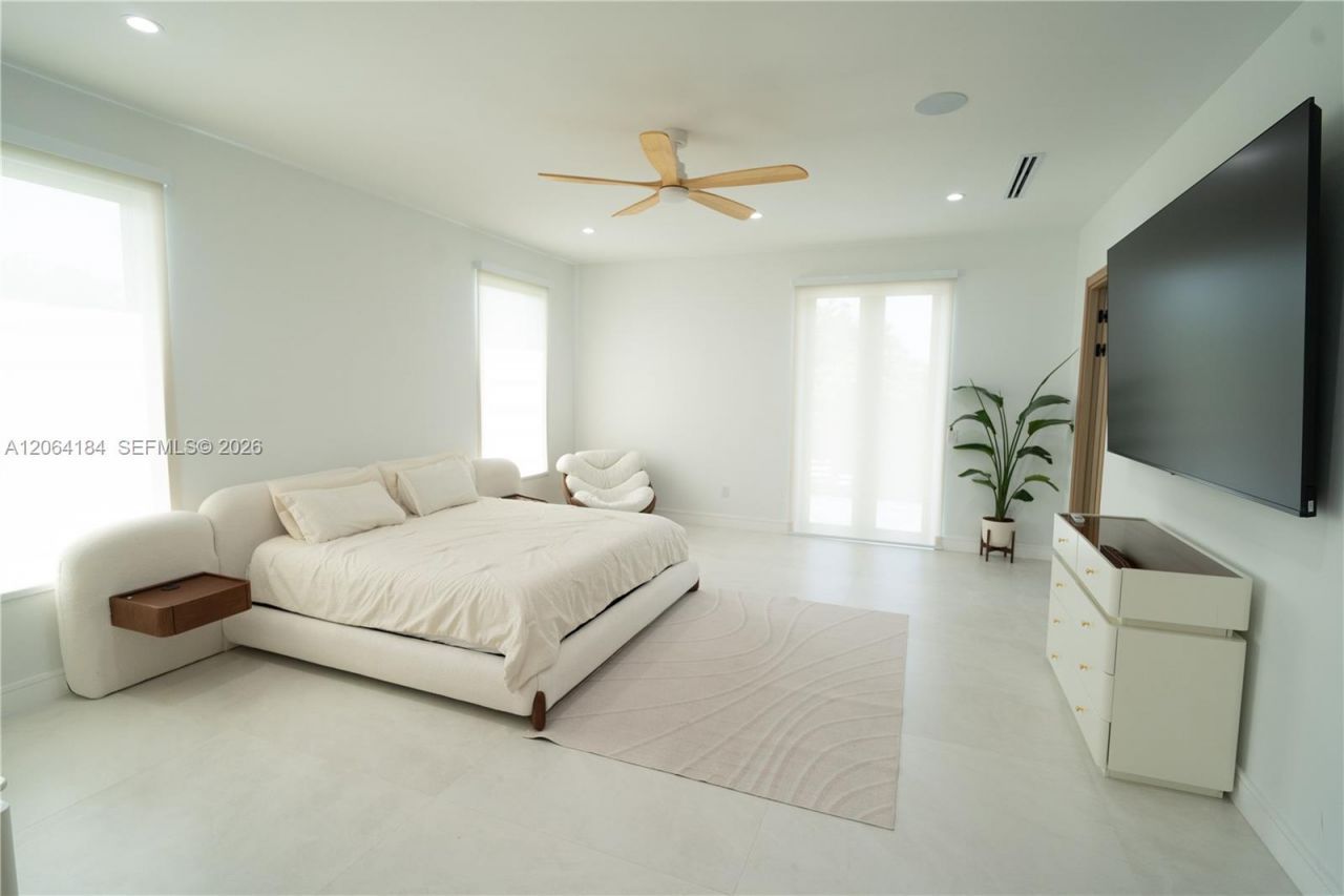 9330 SW 34th St, Miami, FL 33165 Photo
