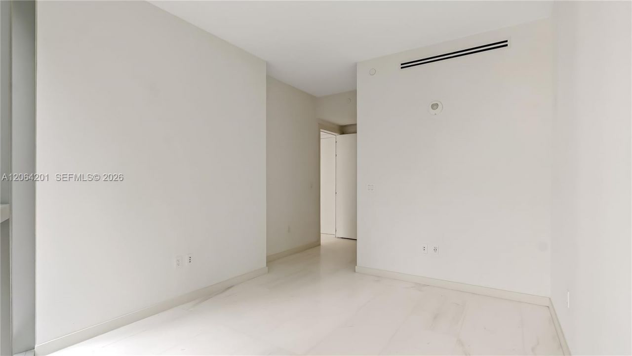 300 Biscayne Boulevard Way, Unit 1106E, Miami, FL 33131 Photo