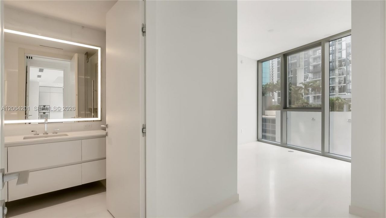 300 Biscayne Boulevard Way, Unit 1106E, Miami, FL 33131 Photo
