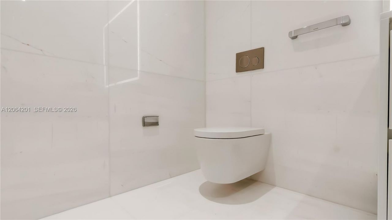 300 Biscayne Boulevard Way, Unit 1106E, Miami, FL 33131 Photo