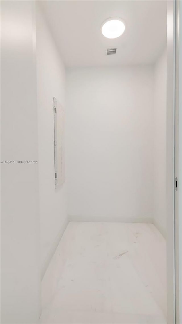 300 Biscayne Boulevard Way, Unit 1106E, Miami, FL 33131 Photo