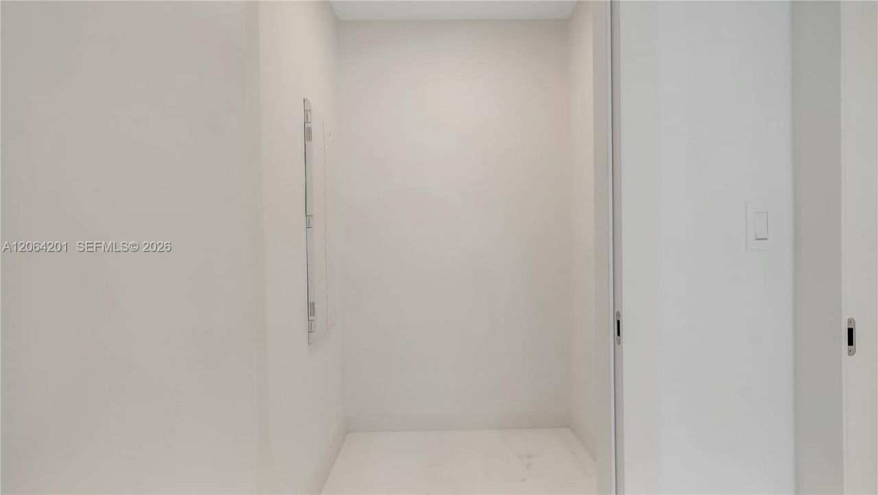 300 Biscayne Boulevard Way, Unit 1106E, Miami, FL 33131 Photo