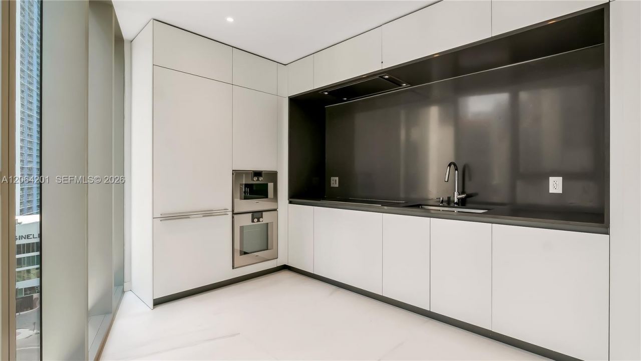 300 Biscayne Boulevard Way, Unit 1106E, Miami, FL 33131 Photo