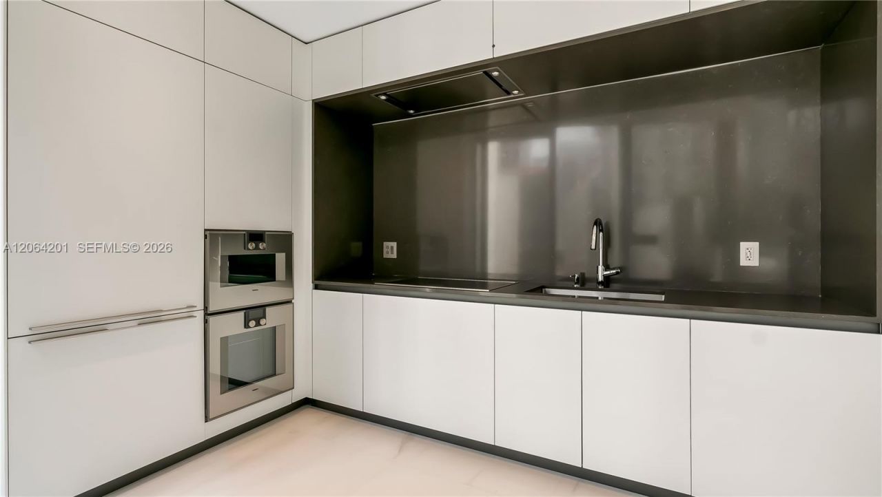 300 Biscayne Boulevard Way, Unit 1106E, Miami, FL 33131 Photo