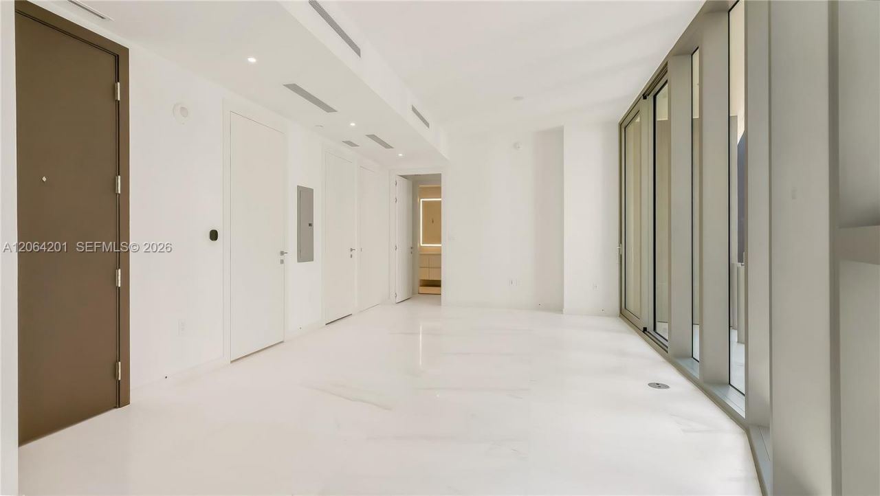300 Biscayne Boulevard Way, Unit 1106E, Miami, FL 33131 Photo