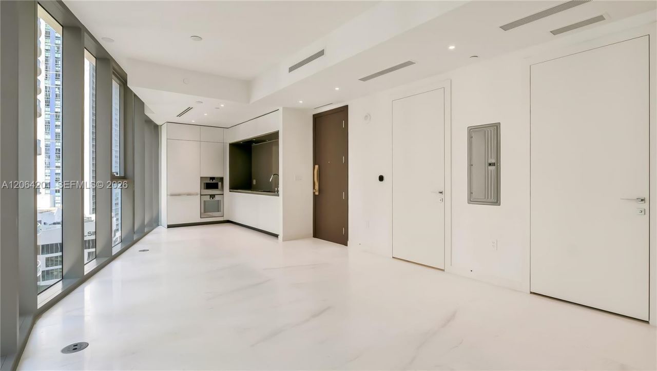 300 Biscayne Boulevard Way, Unit 1106E, Miami, FL 33131 Photo
