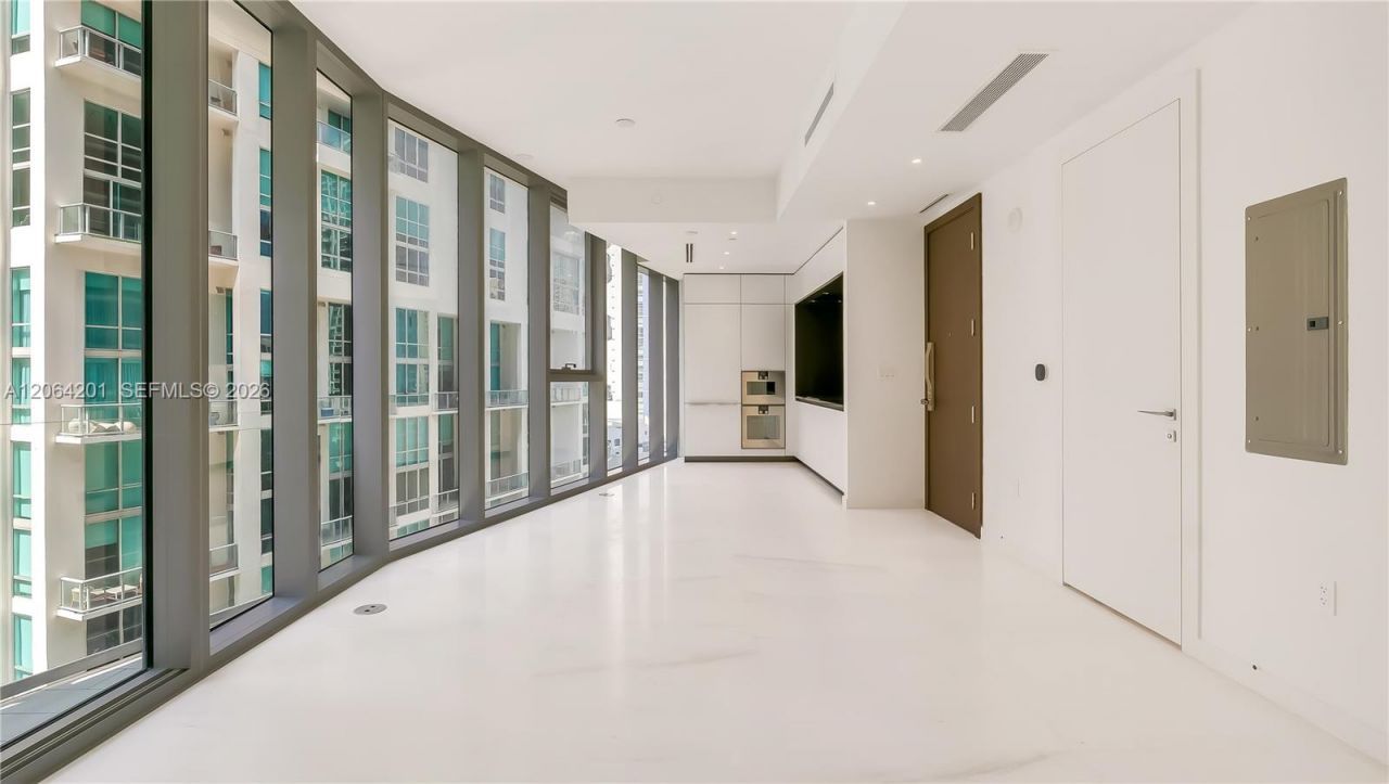 300 Biscayne Boulevard Way, Unit 1106E, Miami, FL 33131 Photo