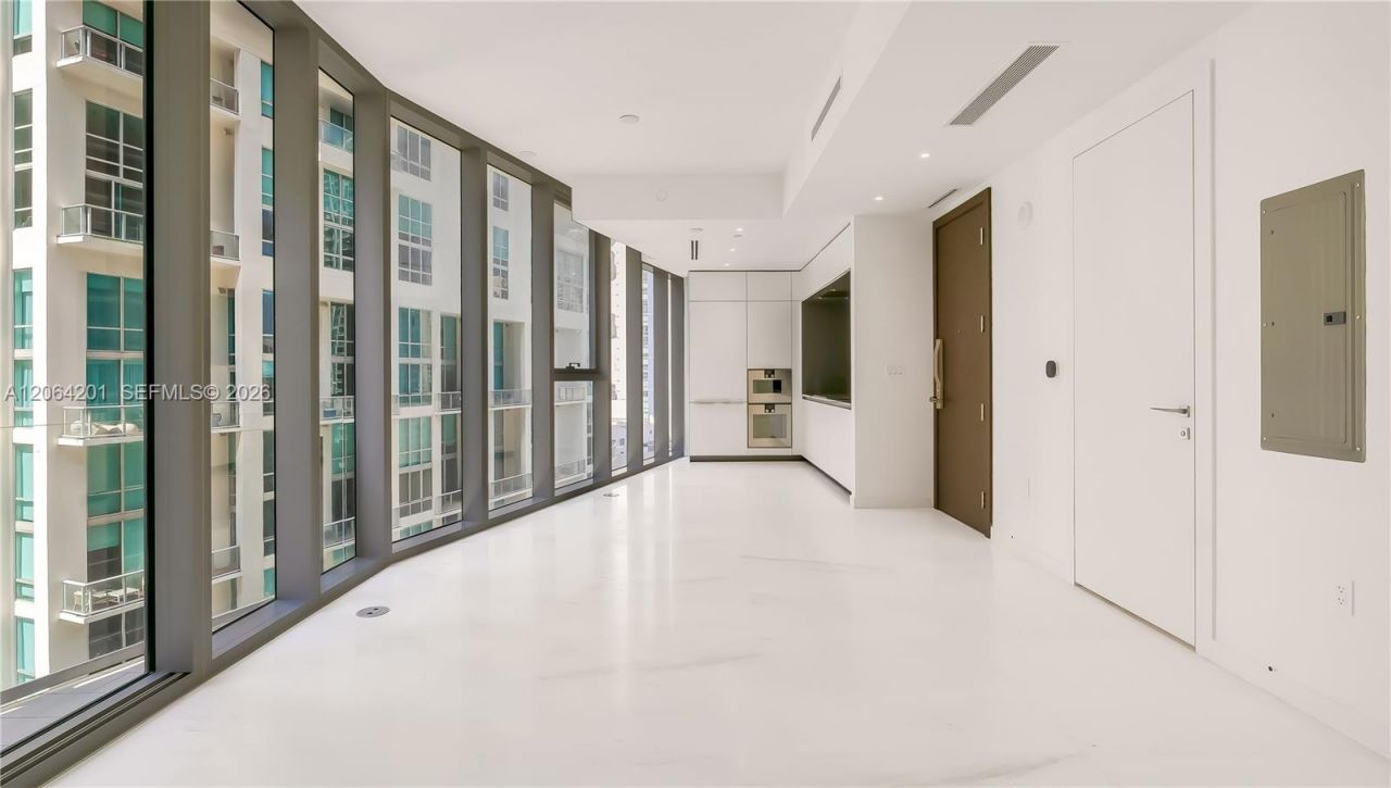 300 Biscayne Boulevard Way, Unit 1106E, Miami, FL 33131 Photo
