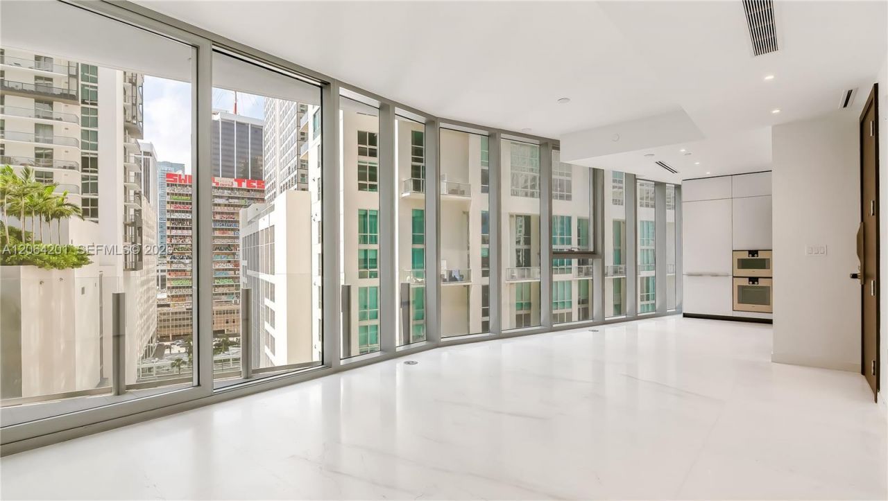 300 Biscayne Boulevard Way, Unit 1106E, Miami, FL 33131 Photo