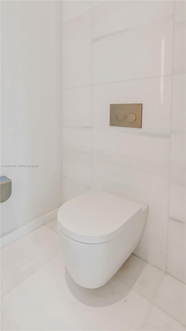 300 Biscayne Boulevard Way, Unit 1106E, Miami, FL 33131 Photo
