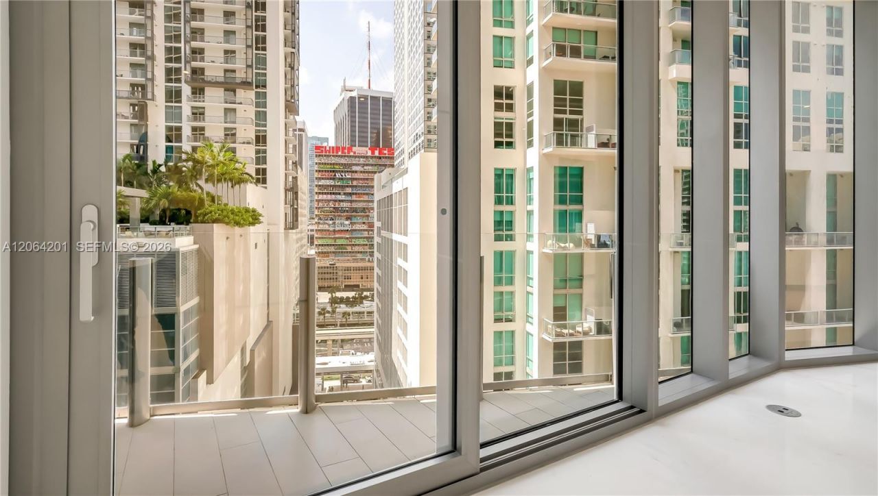 300 Biscayne Boulevard Way, Unit 1106E, Miami, FL 33131 Photo