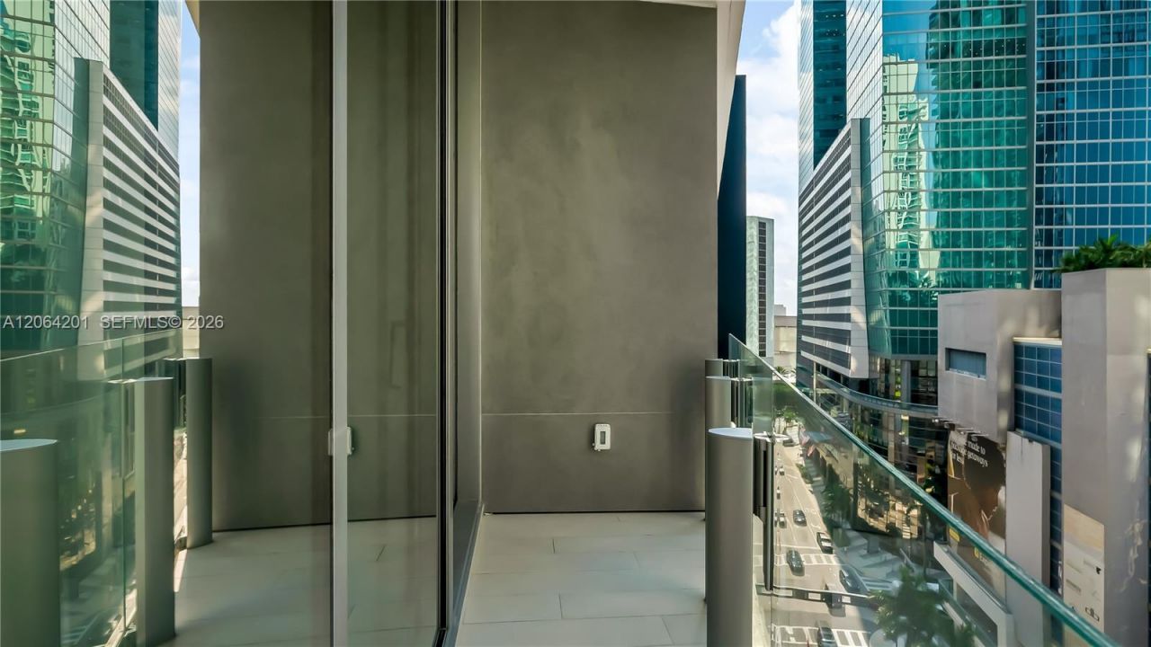 300 Biscayne Boulevard Way, Unit 1106E, Miami, FL 33131 Photo