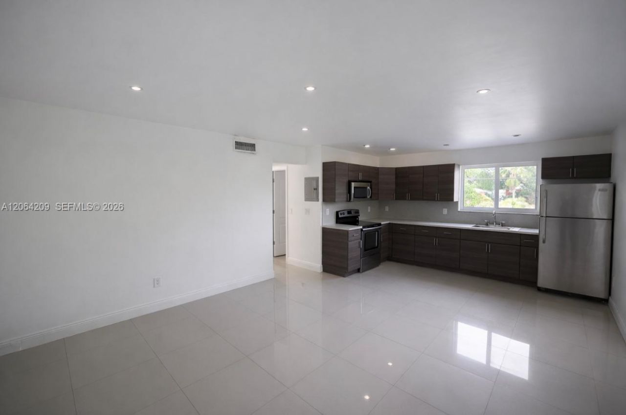 552 NE 61st St, Unit 4, Miami, FL 33137 Photo