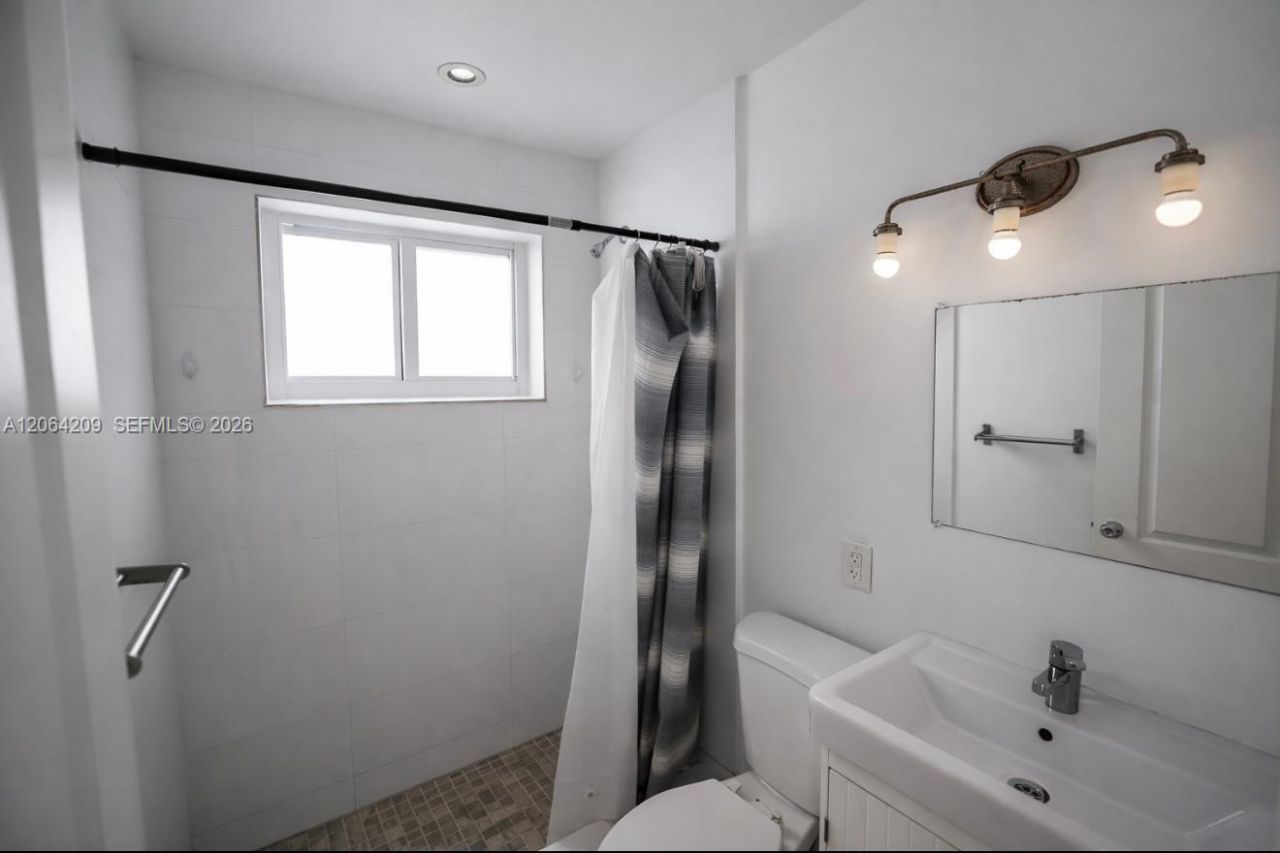 552 NE 61st St, Unit 4, Miami, FL 33137 Photo