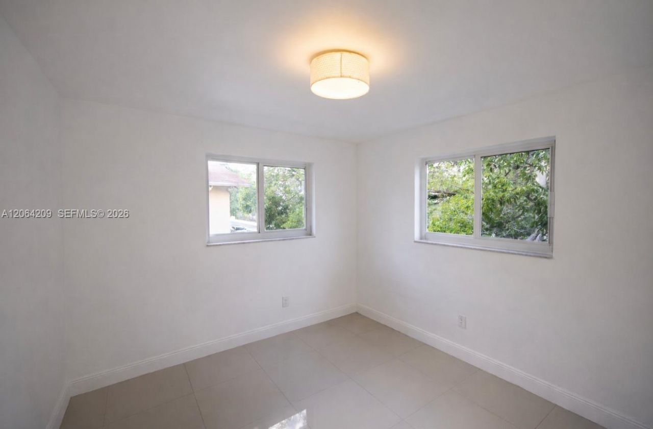 552 NE 61st St, Unit 4, Miami, FL 33137 Photo