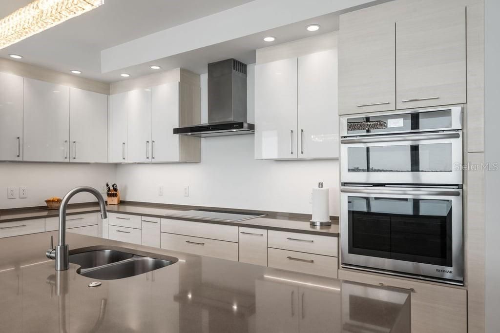 1155 N Gulfstream Avenue, Unit 802, Sarasota, FL 34236 Photo