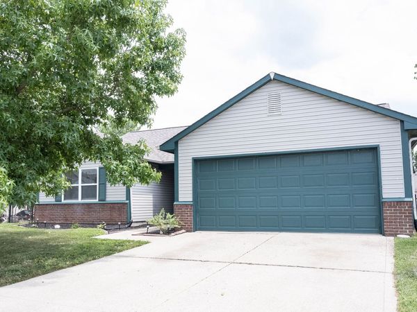 136 E Lullaby Court , Greenfield, IN 46140