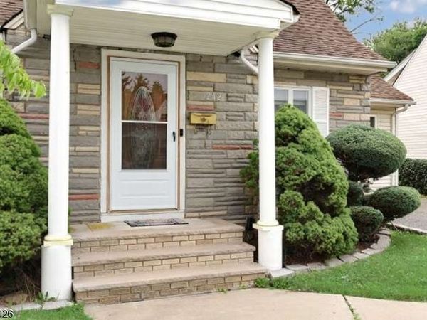 212 Washington Ave, Elmwood Park, NJ 07407