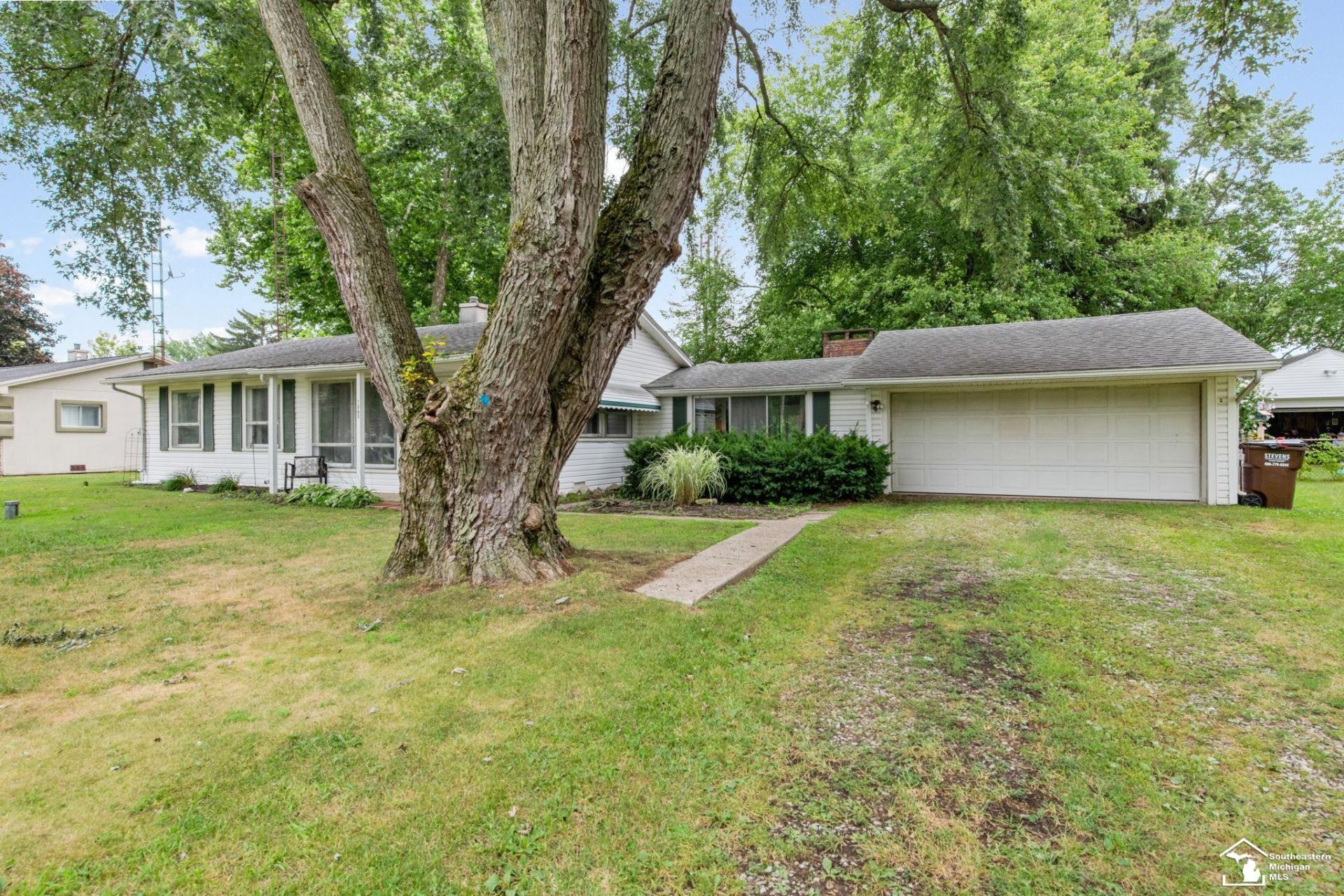 1363 W Temperance Road, Temperance, MI 48182 Main Photo