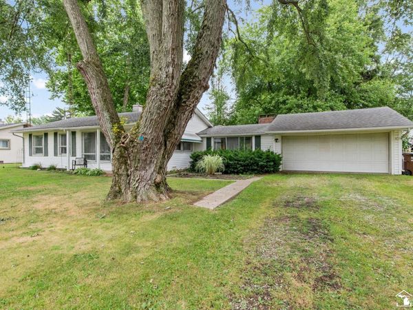 1363 W Temperance Road, Temperance, MI 48182