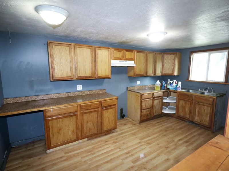 539 E State Street , Newcomerstown, OH 43832 Photo 4