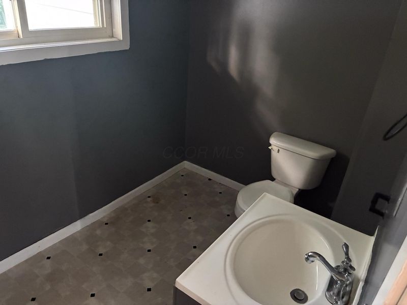 539 E State Street , Newcomerstown, OH 43832 Photo 5