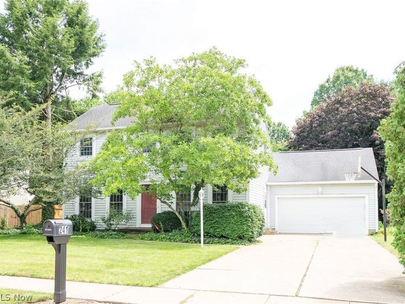 241 Kent Circle NE, New Philadelphia, OH 44663 Photo 2