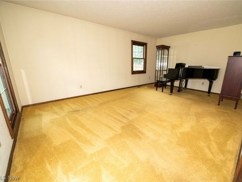 241 Kent Circle NE, New Philadelphia, OH 44663 Photo 8