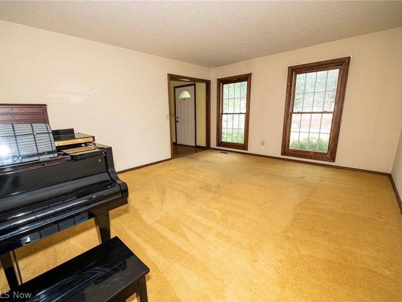 241 Kent Circle NE, New Philadelphia, OH 44663 Photo 9