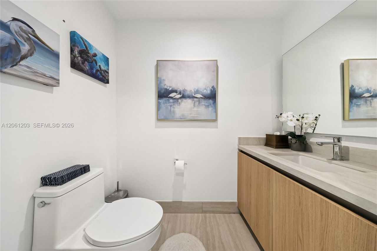 2411 Laguna Circle, Unit 2010, Miami, FL 33181 Photo